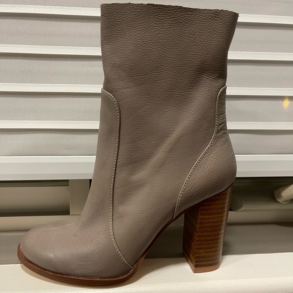 Heeled taupe booties